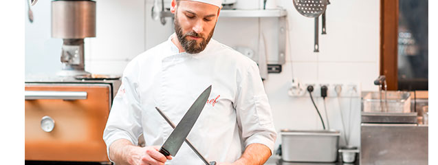 La importancia de tener buenos cuchillos para cocinar - Comercial Sirviella